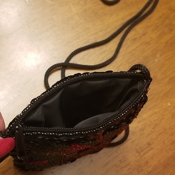 $5 Item MUST BUNDLE WITH 2 OTHER ITEMS  Tiny holiday wreath sequined bag - Picture 6 of 8